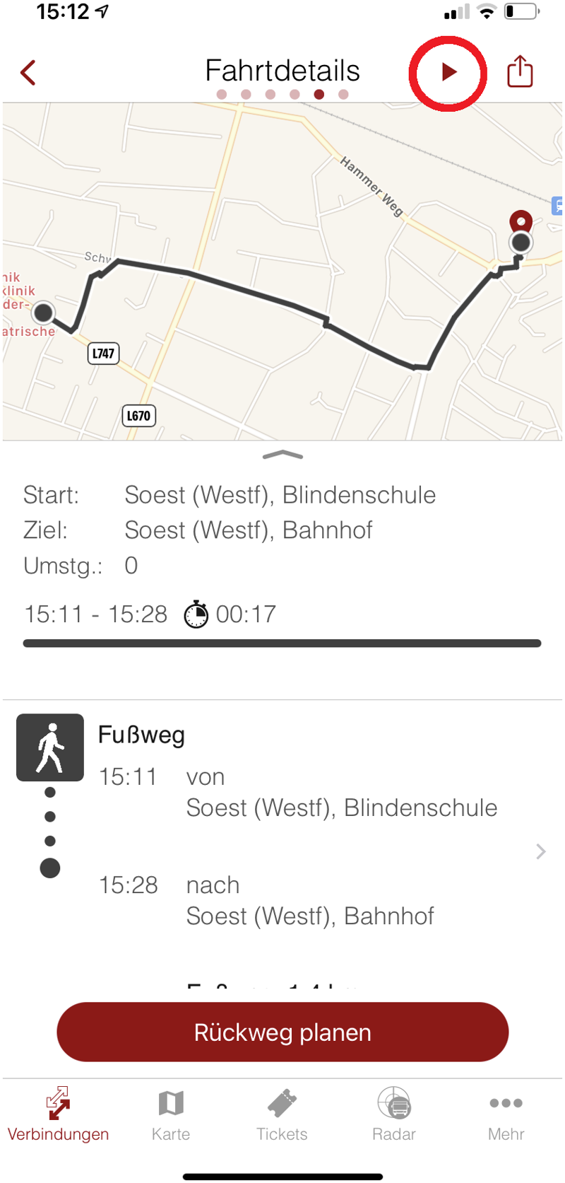 Das Bild zeigt die Benutzeroberfläche der App „Mobil-Info“. Am oberen Rand werden drei Schaltflächen angezeigt, u.a. der Start der Fußgängernavigation. Im mittleren Teil wird die Karte mit der Route angezeigt, und darunter weitere Schaltflächen und die detaillierte Fahrtbeschreibung. In der Fußzeile befinden sich weitere Schaltflächen, u.a. die Schaltfläche „Radar“, über die das Tür-Auffindesignal und die Fahrtbegleitung aktiviert werden können.